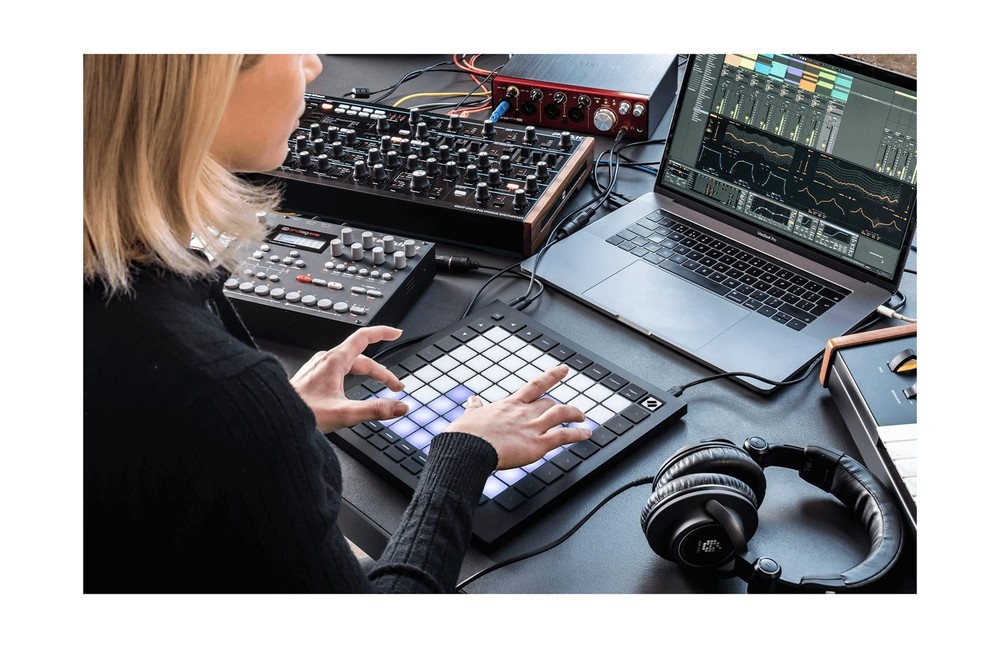 Novation Launchpad Pro MK3, MIDI 64-Grid Controller and Sequencer for Ableton...