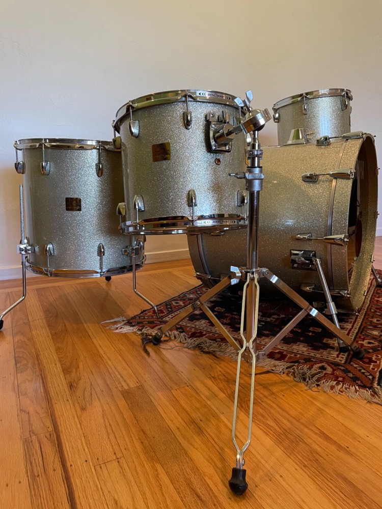 Yamaha Maple Custom Absolute Silver Sparkle Kit