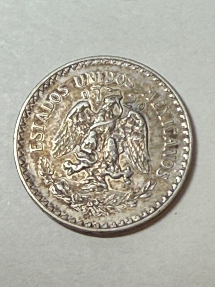 MEXICO 1932 UN PESO 720 SILVER -   Cap & Rays.