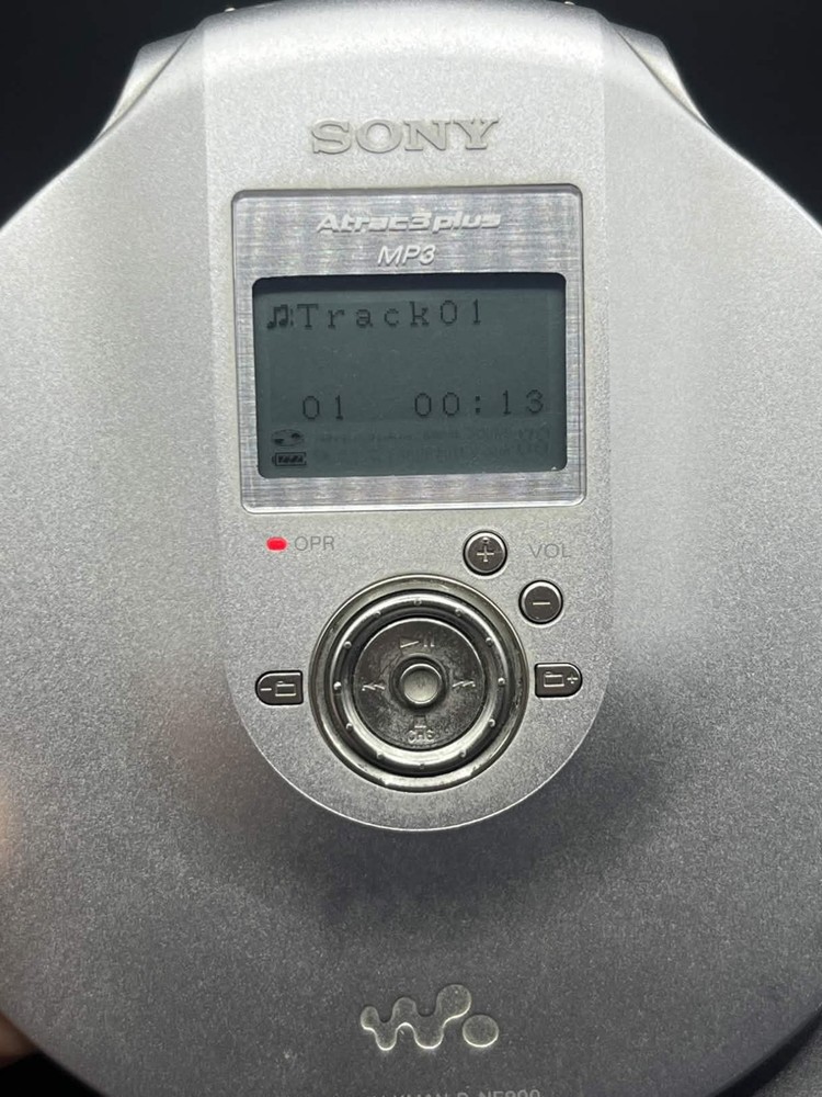 SONY Portable CD Player Walkman D-NE900 Silver - Working