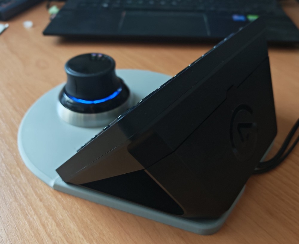 Stream Deck XL and 3Dconnexion USB Space Mouse Dock black version