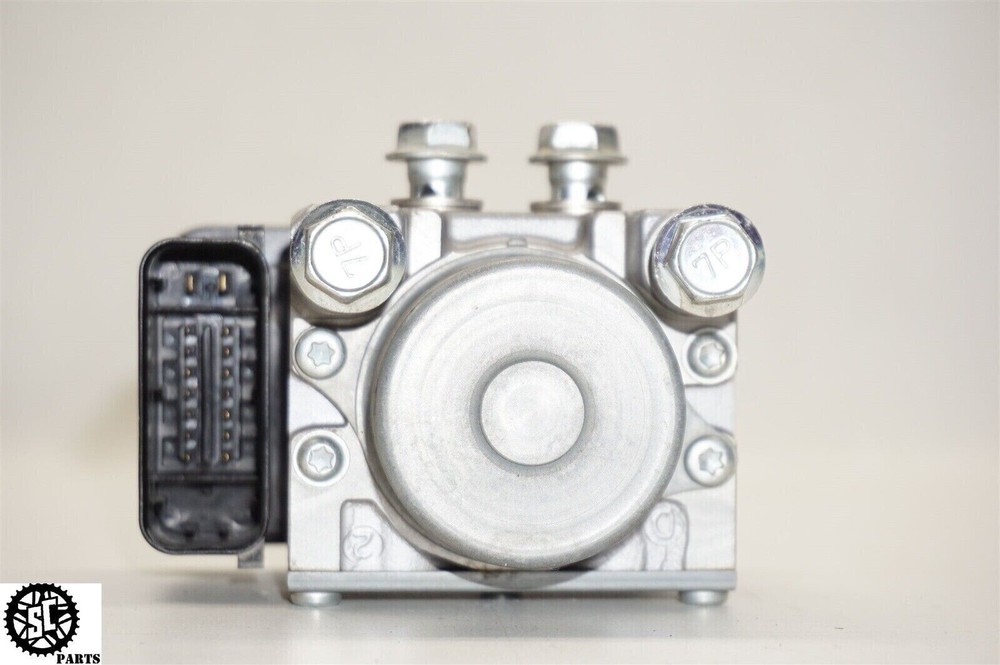 17-22 SUZUKI GSXR1000 ABS PUMP BRAKE MODULE
