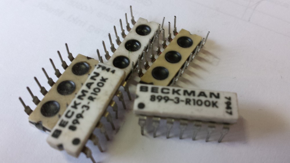 RESISTOR ARRAYS 100KOHM (7 IN 1) DIL 30 PIECES!  for crafts school workshop