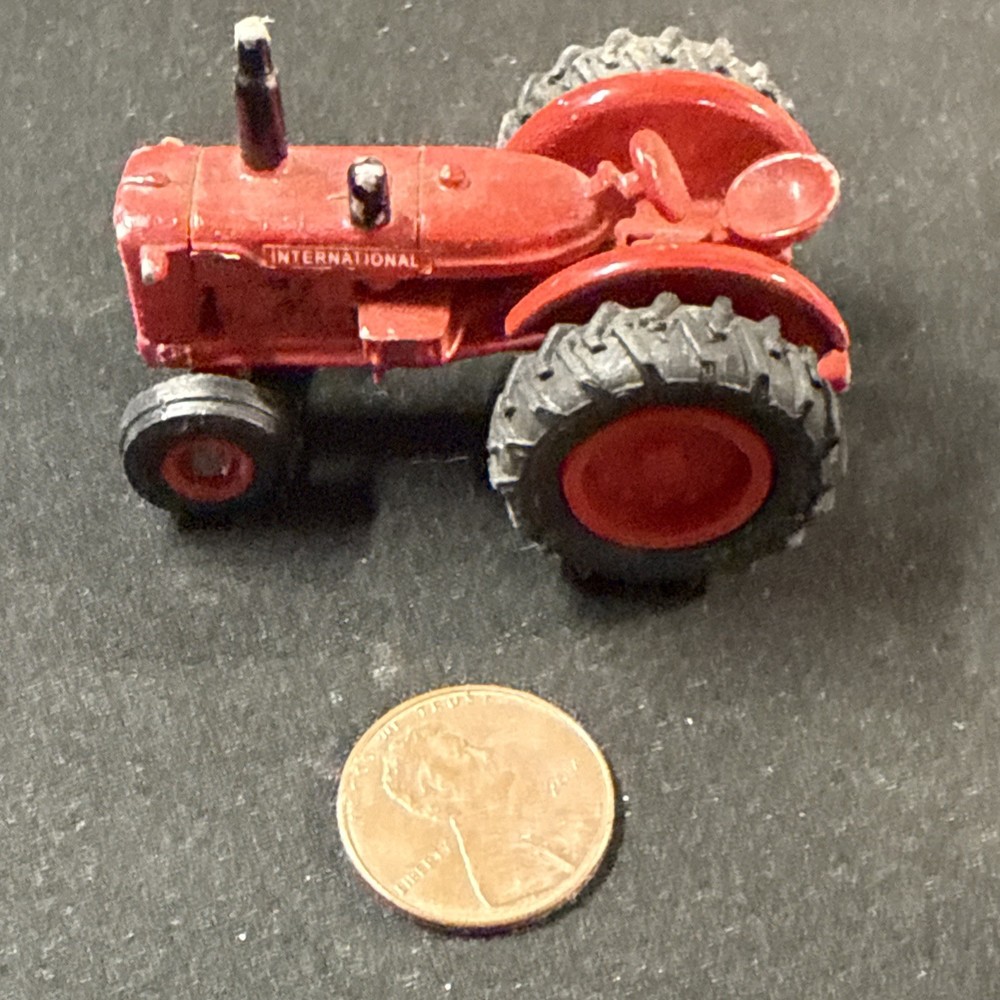 McCormick IH WD 9 Wide Front End Tractor 1/64 Scale