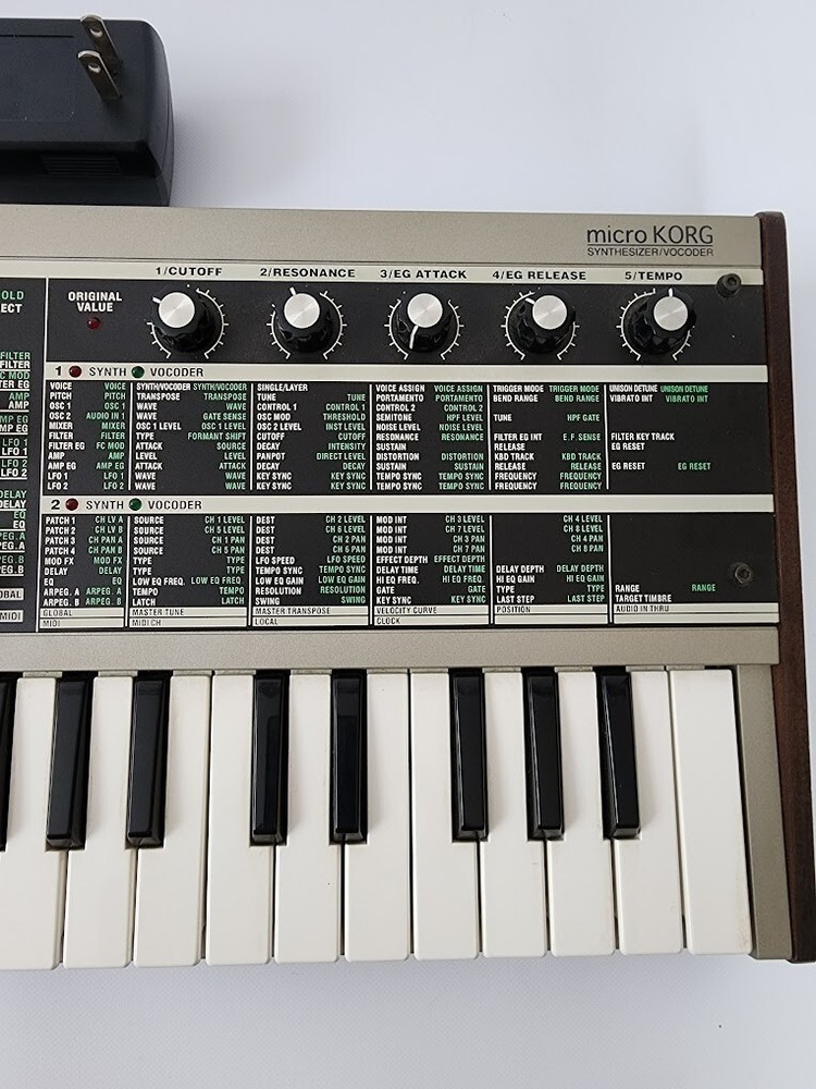 Korg MICROKORG 37 Keys Analog Modeling Synthesizer with adapter