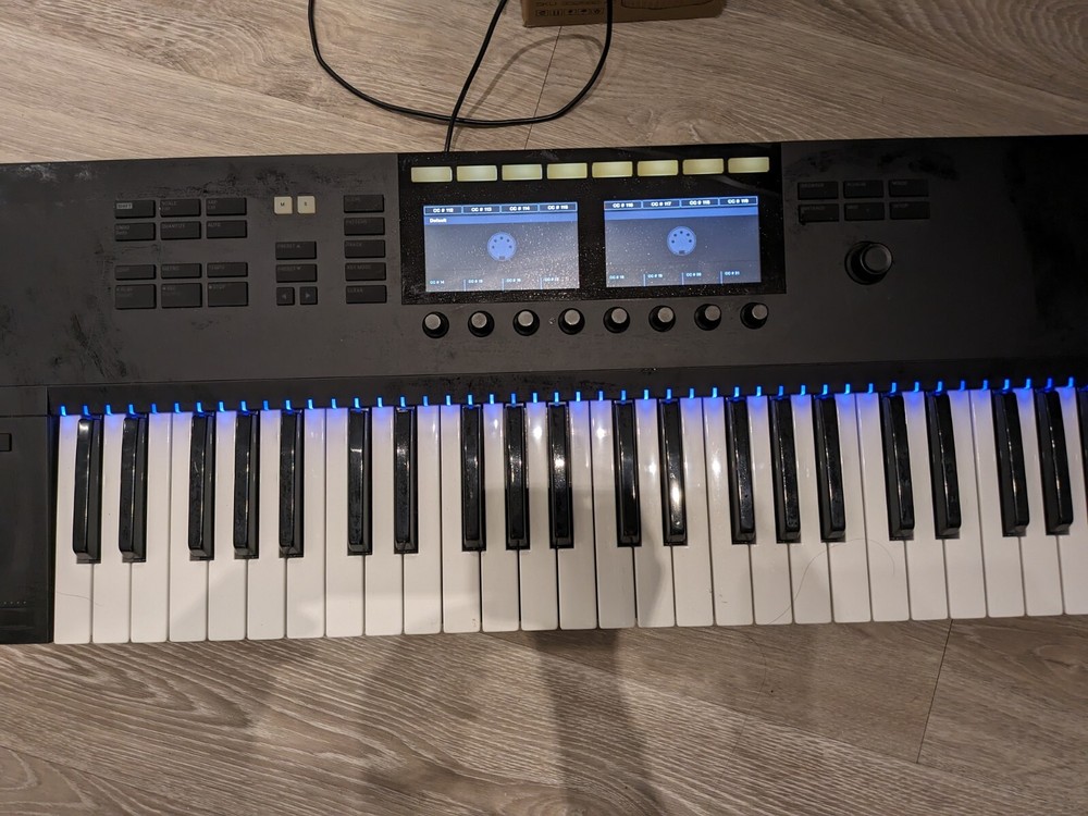 Native Instruments KOMPLETE KONTROL S49 MK2 Smart Keyboard Controller