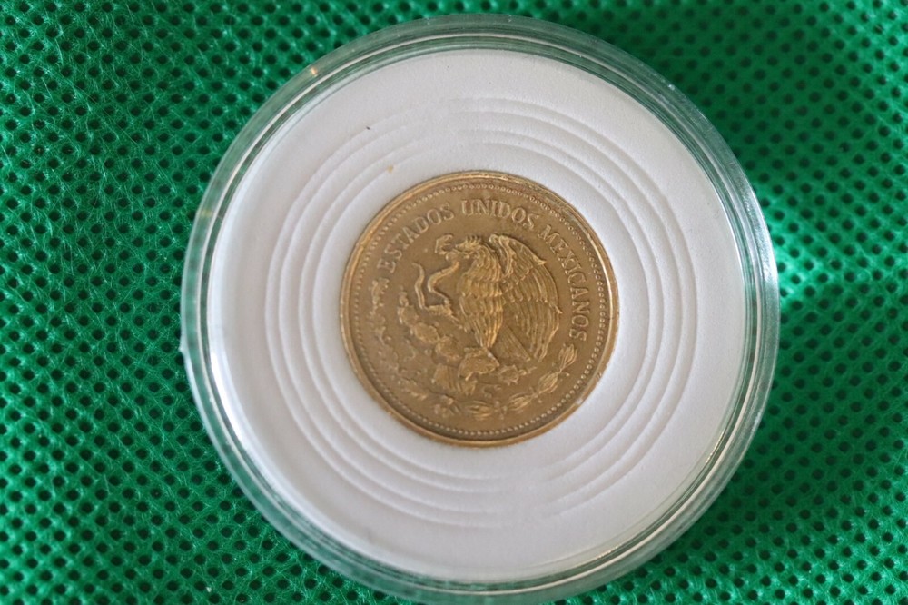 Mexico 20 Pesos 1985 Coin + Capsule