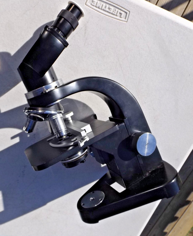 Used Ernst Leitz Wetzlar Microscope w/ case & lens & light