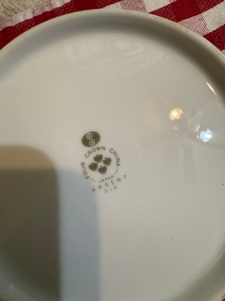four place setting four crown china grgent 514