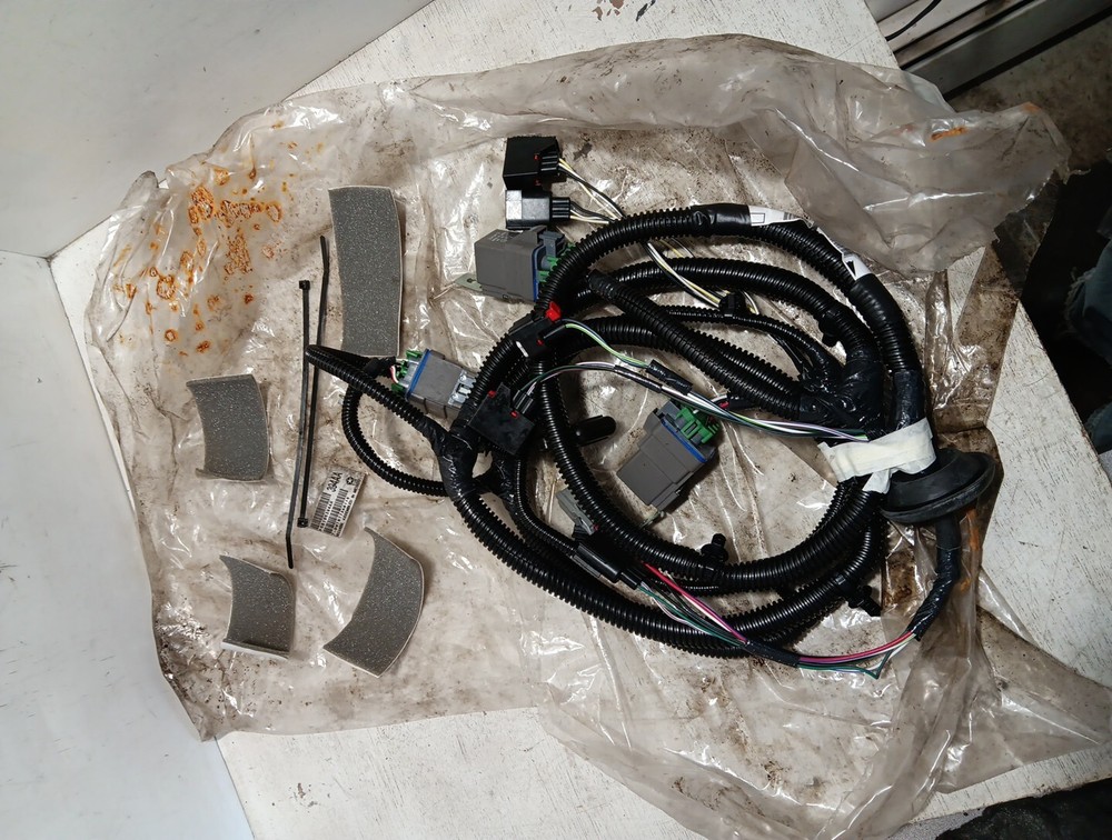 Trailer Tow Side Connector Mopar 68196394AA