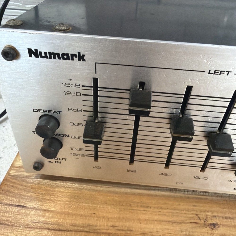 Newmark Stereo Frequency Equalizer Eg 2100