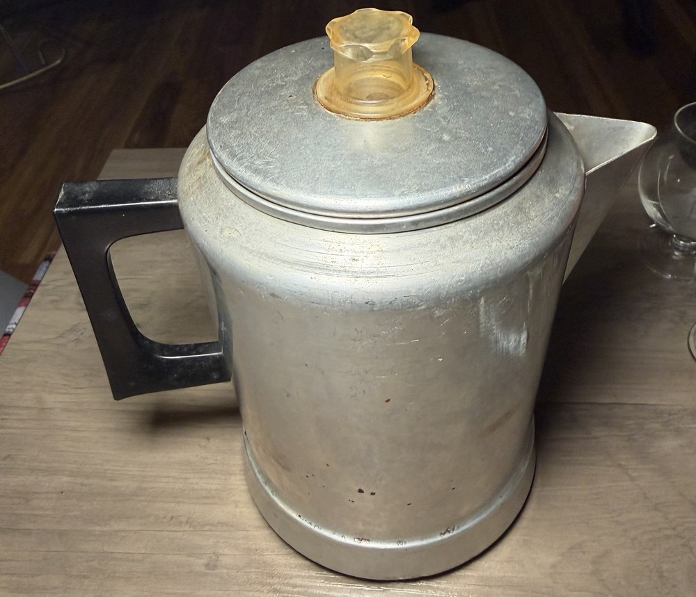Vintage 9 Cup Comet Aluminum Coffee Percolator. (3/2)