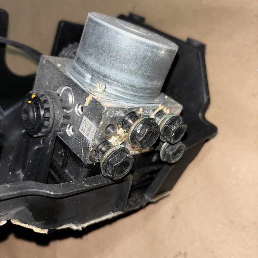DUCATI SCRAMBLER 800 2016 GENUINE OEM ABS PUMP MODULATOR + BATTERY SUPPORT STRAP