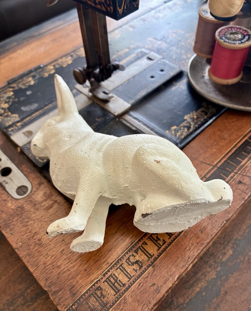 Rabbit / Cast Iron Bunny Figure