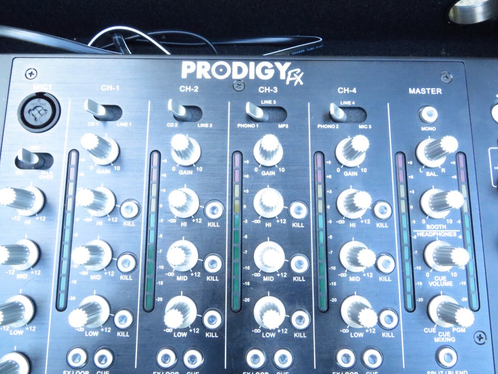 PRODIGY FX B-52 DJ CONTROLLER CD DRIVE MUSIC SCRATCH TURN TABLE w/ Original Case