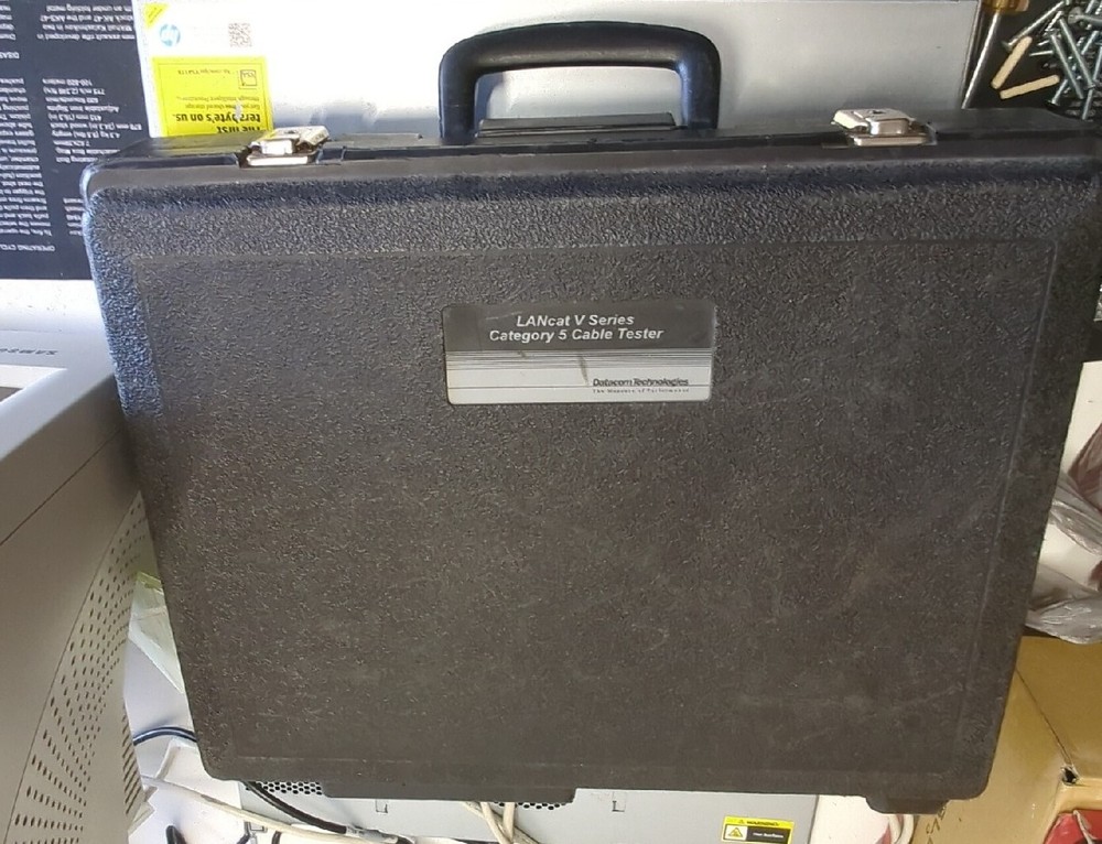 Datacom Technologies LANcat V Series Cat 5 Cable Tester Manual Case Powers On