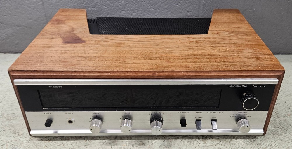 Sansui Solid State 200 Walnut - 1970s - Powers On