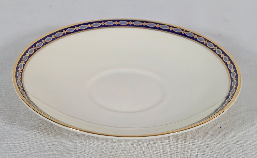 VINTAGE RETIRED MINTON BONE CHINA ST. JAMES PATTERN 5-PIECE PLACE SETTING NEW