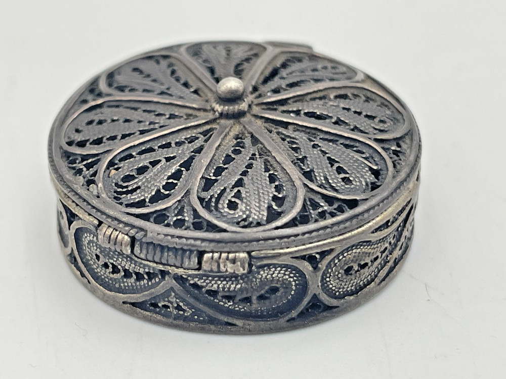 ANTIQUE SILVER FILIGREE round shape BOX compact pill Box