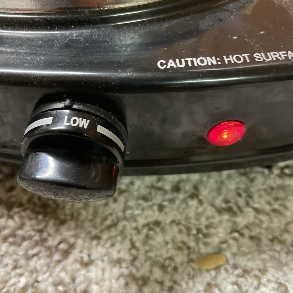 OSTER SOLID SINGLE BURNER 900W WITH ADJUSTABLE TEMPERATURE Hot Plate