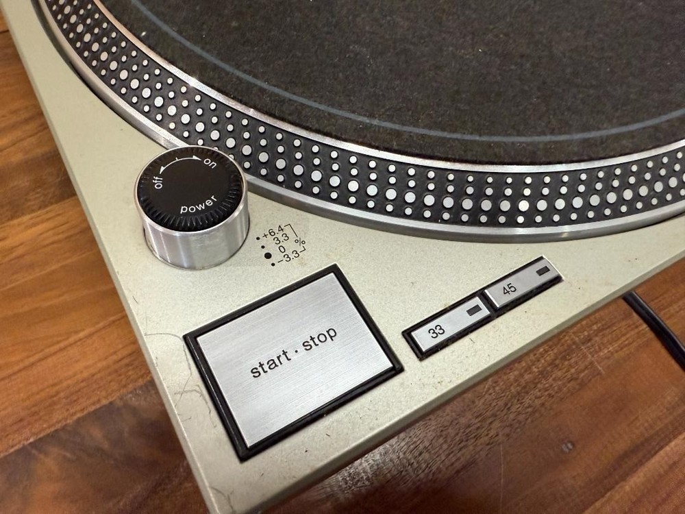 Technics SL 1200 MK6 Direct Drive Turntable System Quartz DJ Panasonic Silver