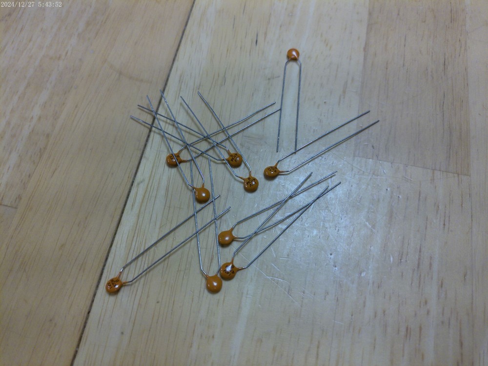 LOT/10 CERAMIC DISC CAPACITORS 1KV 470 PF,NOS
