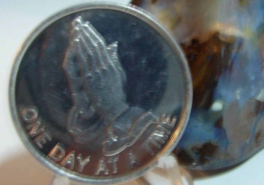 Alcoholics Anonymous AA NA Praying Hands Aluminum Medallion Chip Token