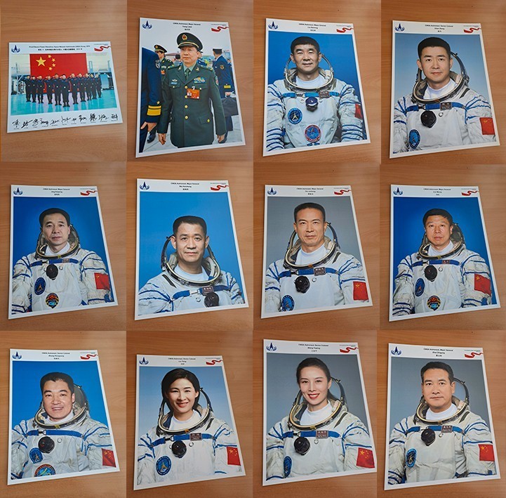 NEW RARE Complete Set First Group China Astronauts Pre-Printed signed autograph