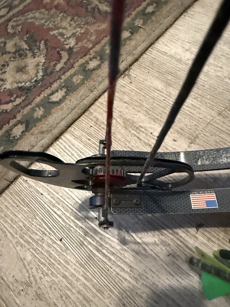 Bowtech Insanity cpx rt hand 60 pounds great bow
