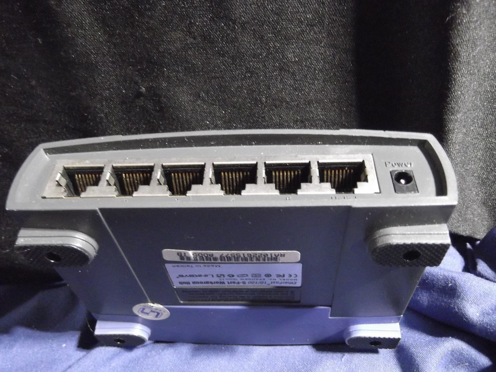 Linksys EtherFast 10/100 5-Port Auto-Sensing Workgroup Hub (EFAH05W) - EUC