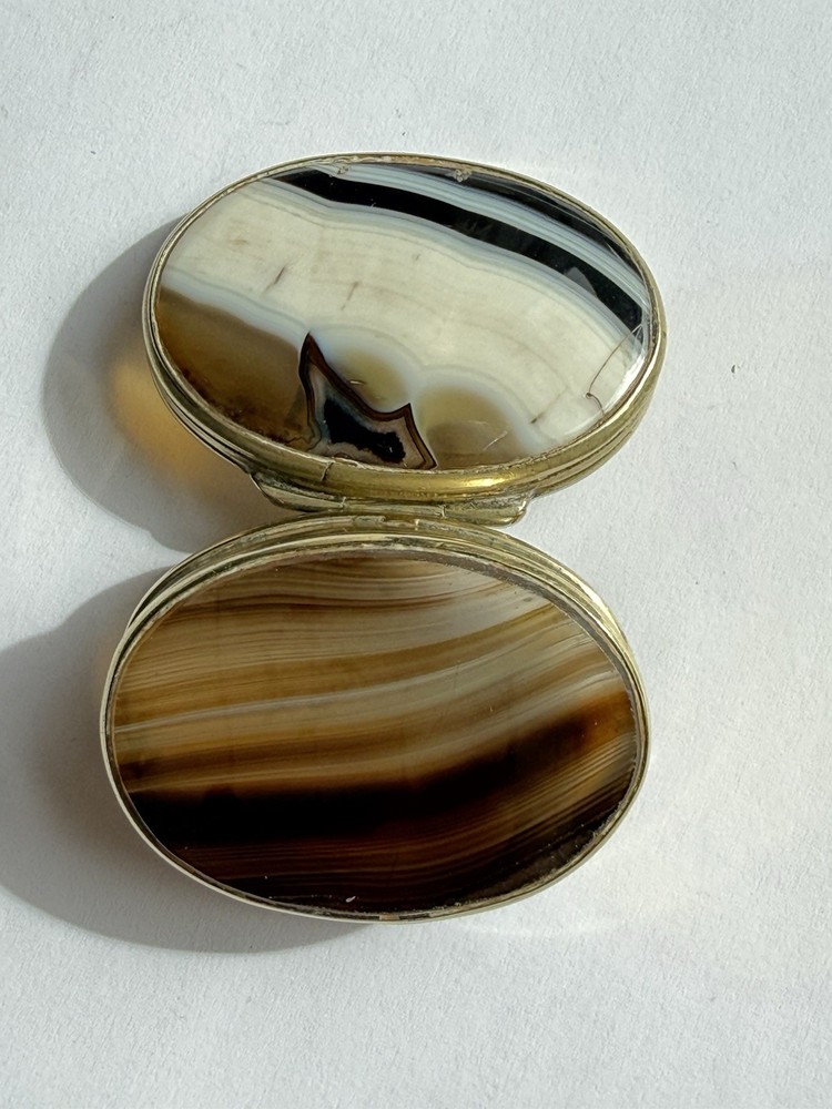 VINTAGE ANTIQUE SILVER PLATED AGATE SNUFF / PILL BOX