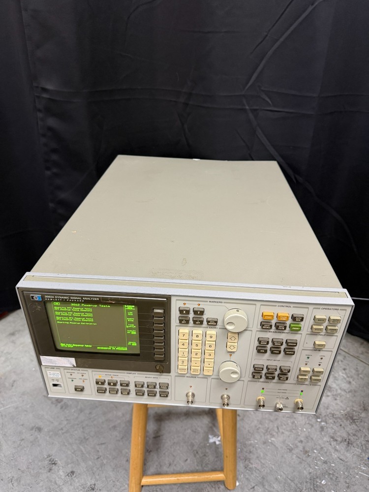 HP 3562A Dynamic Signal Analyzer Powers On Passes Self Tests See Notes