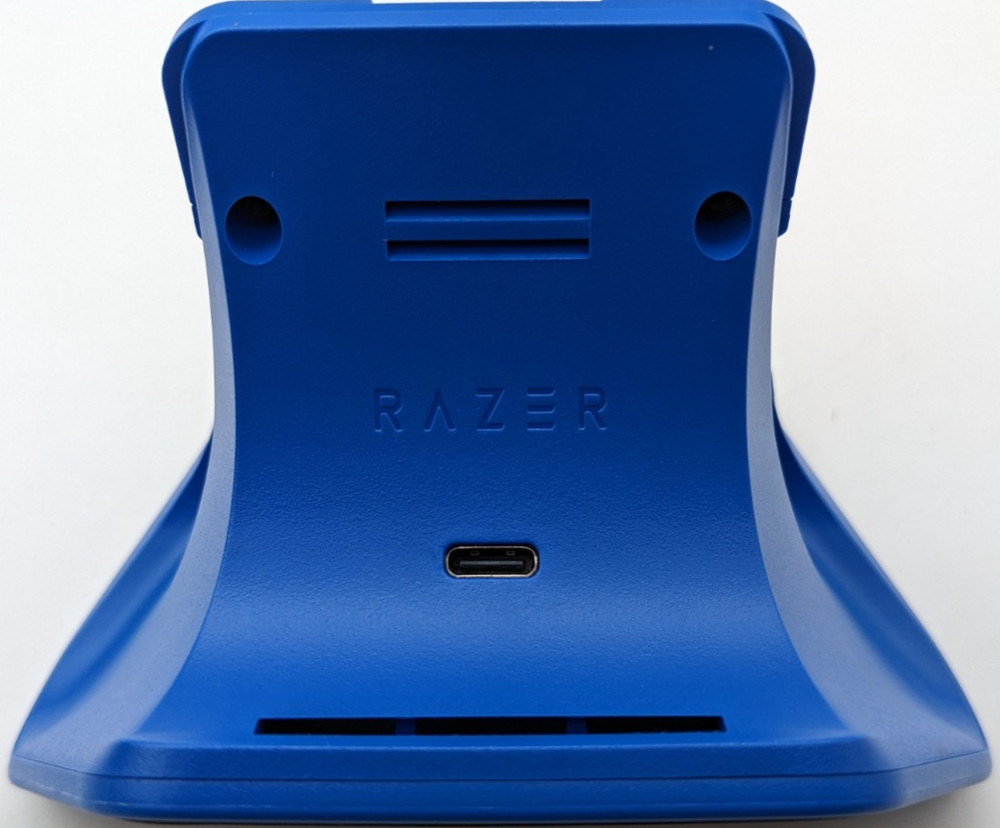 Razer | Universal Quick Charging Stand | For Xbox Controller | Shock Blue