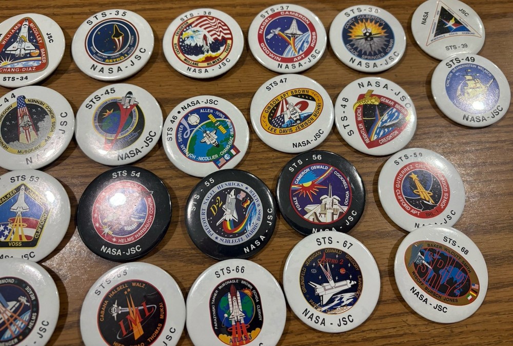 Vtg Lot-39 Space Shuttle NASA Pin Buttons