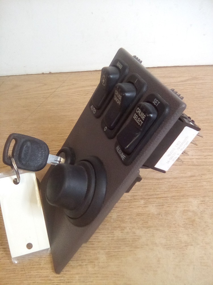 Peterbilt 387 Paccar Dash Panel W/Ignition Switch & Key