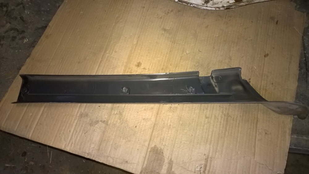 N/S FRONT PILLER TRIM REMOVED FROM 75E
