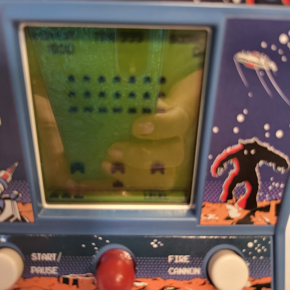 MINIATURE SPACE INVADERS Classic Atari Arcade Console 09527 Taito