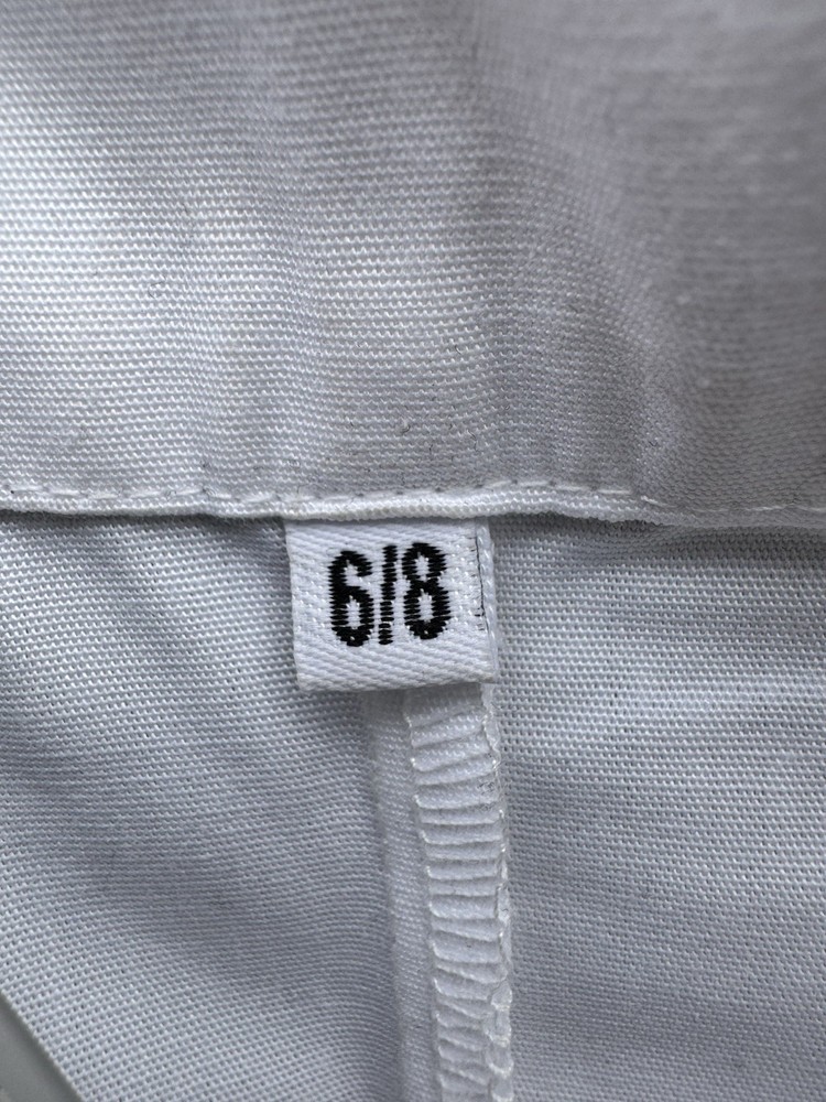 Children’s white lab coat. SIZE 6/8