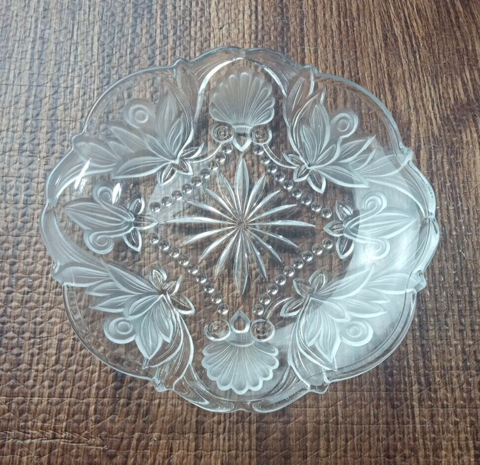 Fleur de Lis 6 3.4" Platter by 5th Avenue Crystal