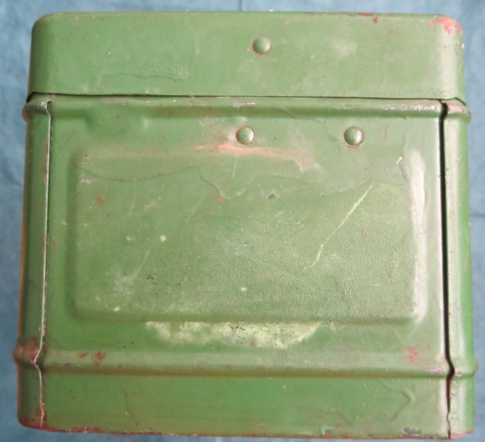 Vintage 1940's classic green small toolbox/tacklebox