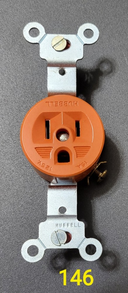 Hubbled single outlet 3-wire grounding IG 5251