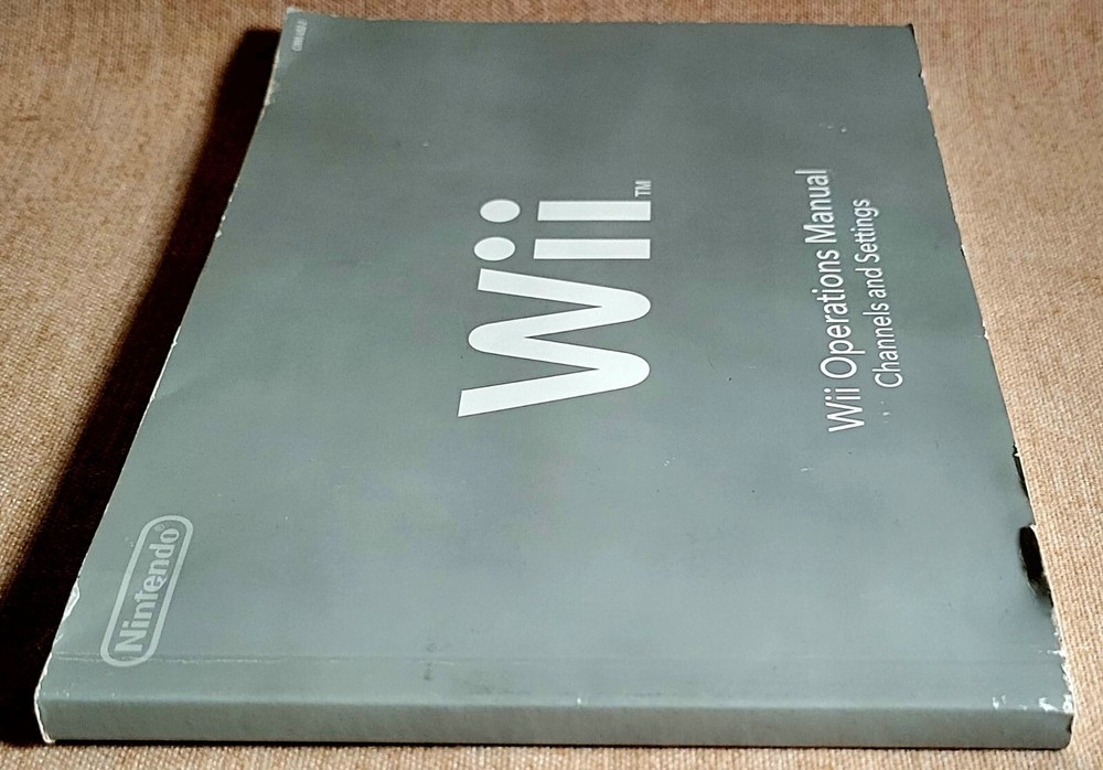 Wii Operations Manual Nintendo 2007 Great Condition