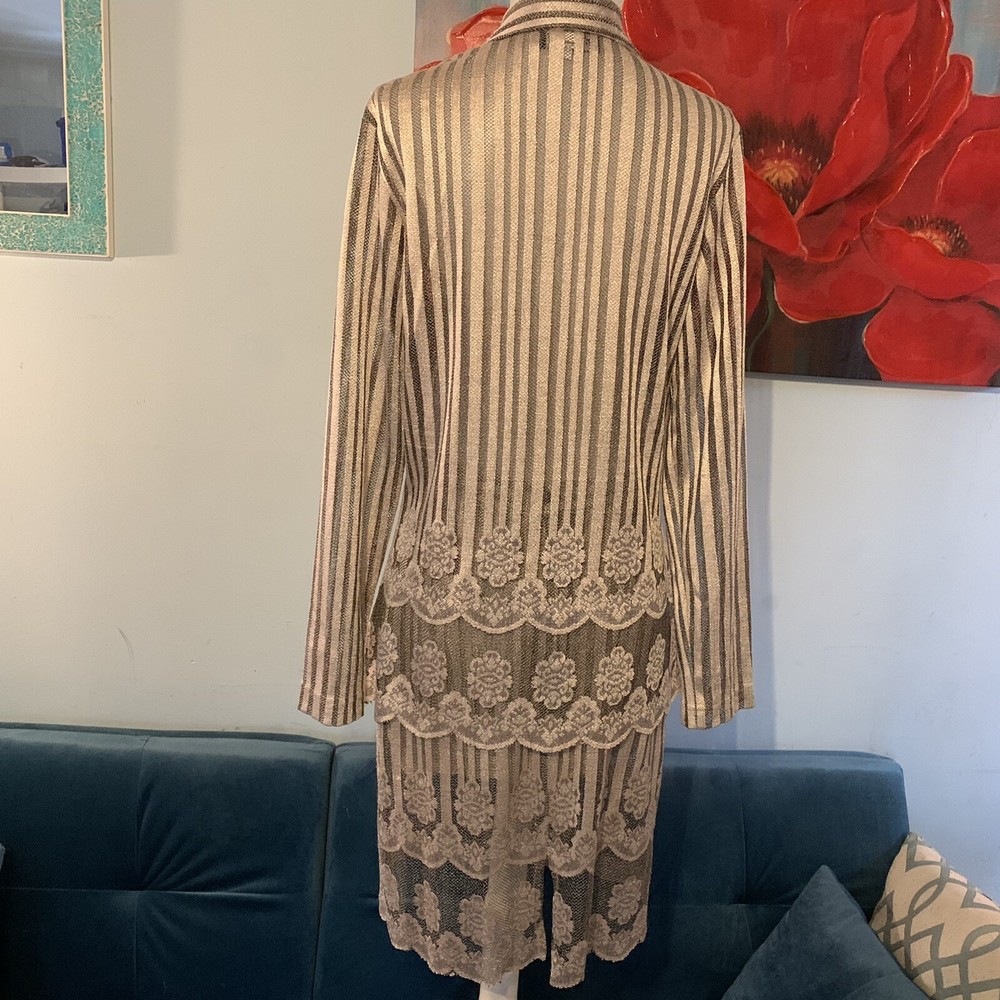 Davido Skirt Set Outfit Top Size 8 EUC