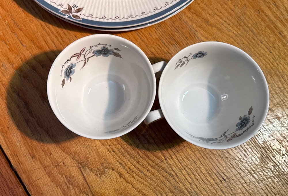 Royal Doulton Old Colony Six Piece Place Setting 2 Available EUC