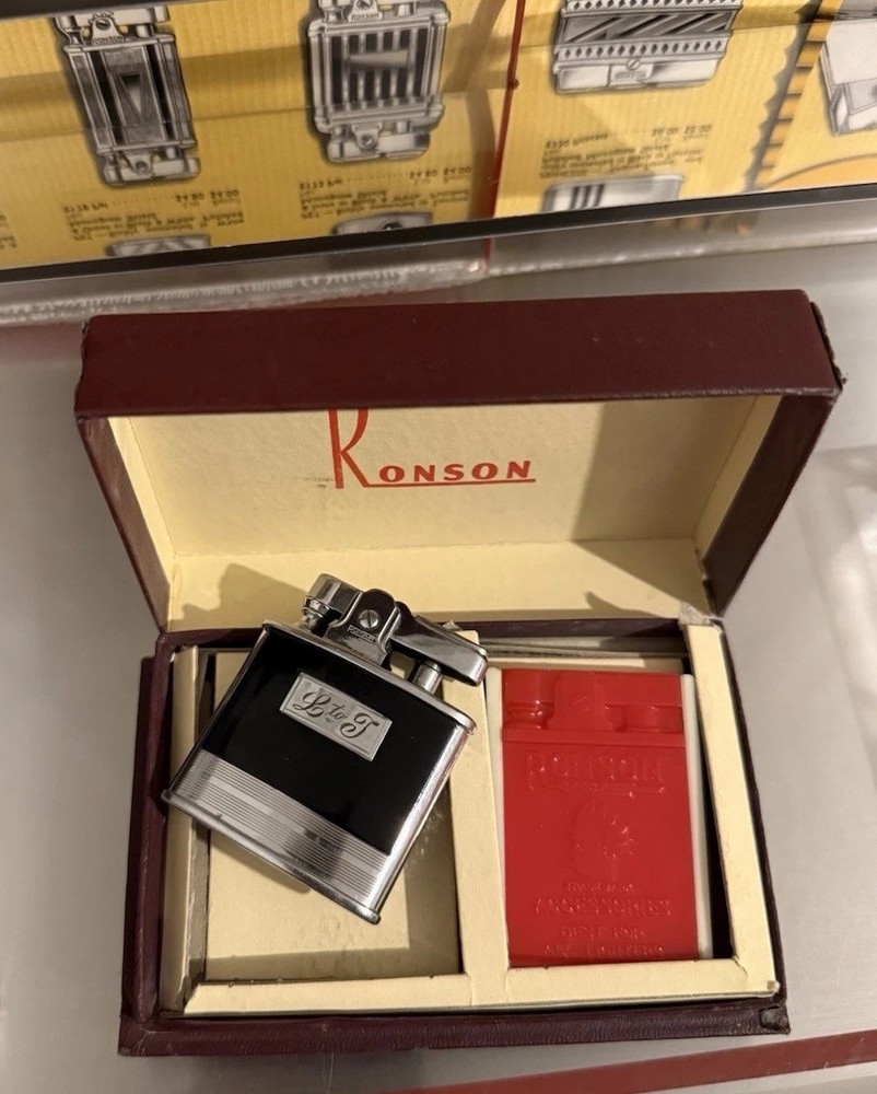 Vintage Ronson “Standard” Black Lacquer Lighter Toronto Canada