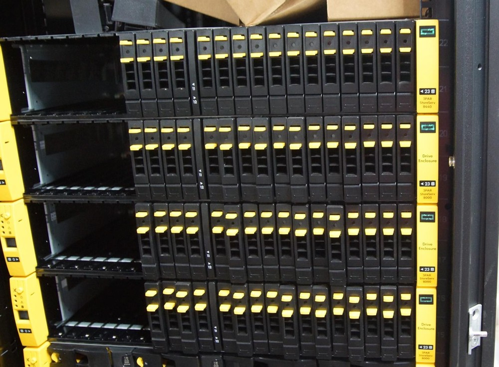 HPE 3PAR StoreServ 8440 Controller with 6x 8400 Disk Array No HDD