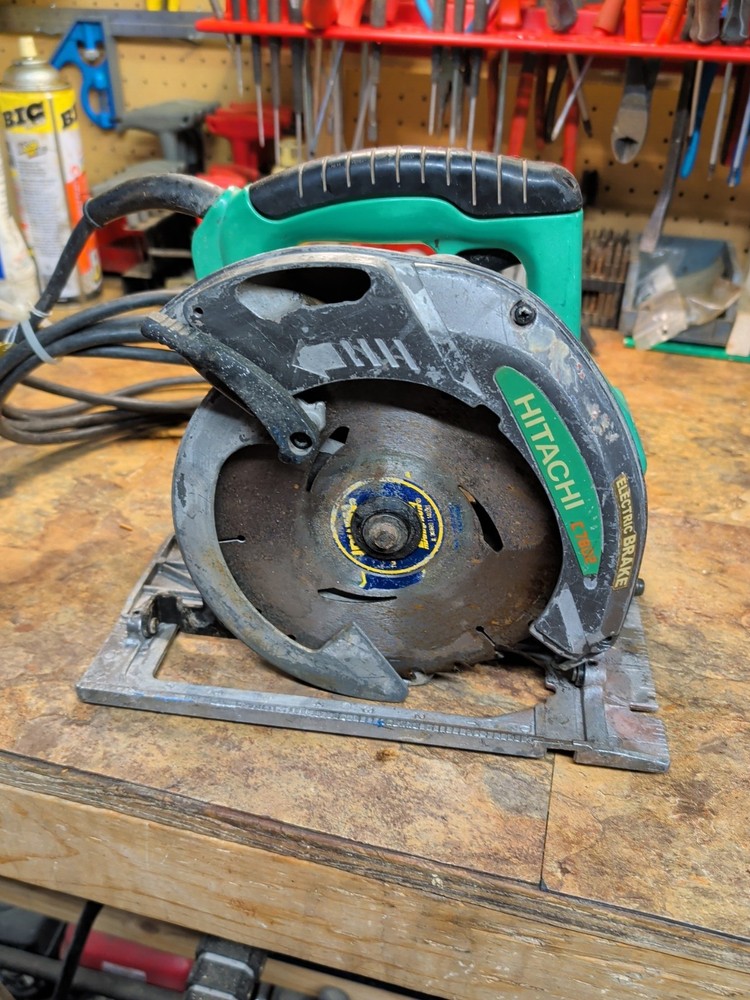 Hitachi C7BD2 7-1/4in Circular Saw