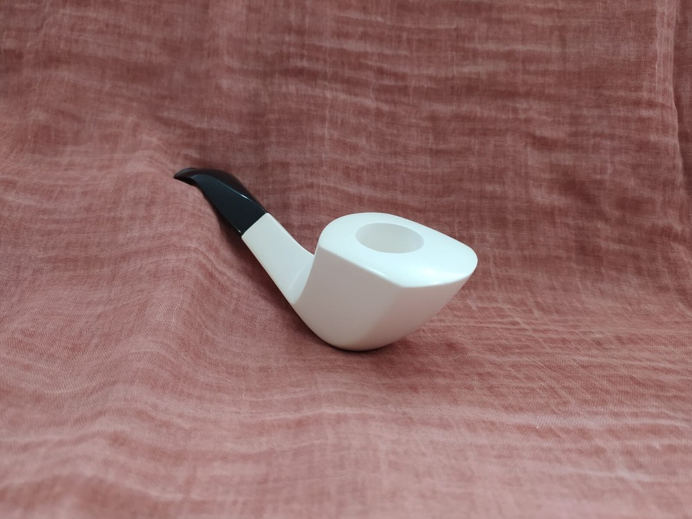 Free Hand Meerschaum Pipe with Fitted Case