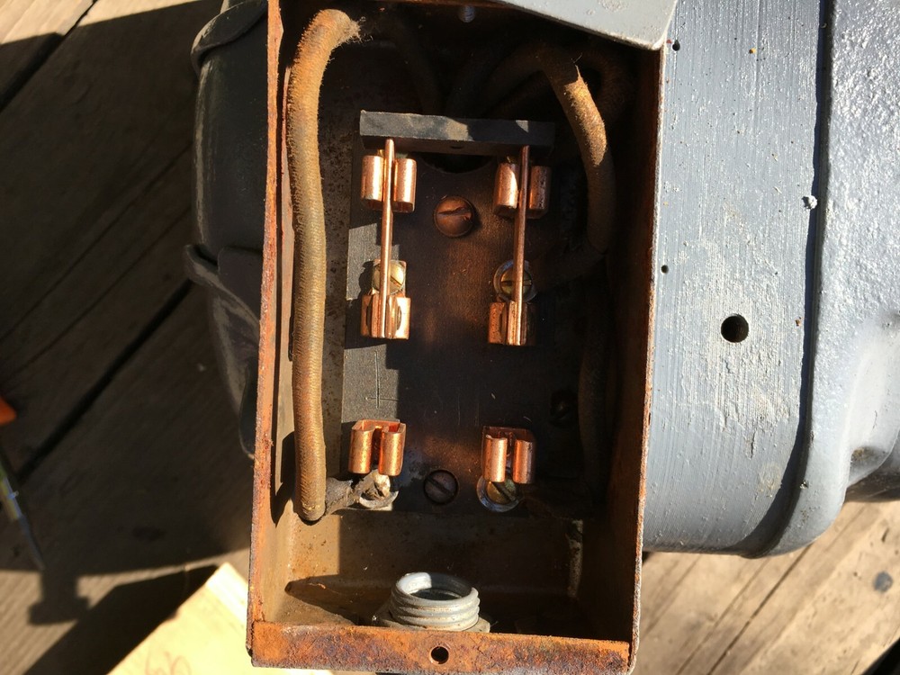 BUEHLER Specimen Diamond Saw / Cold Saw with Tilting Base