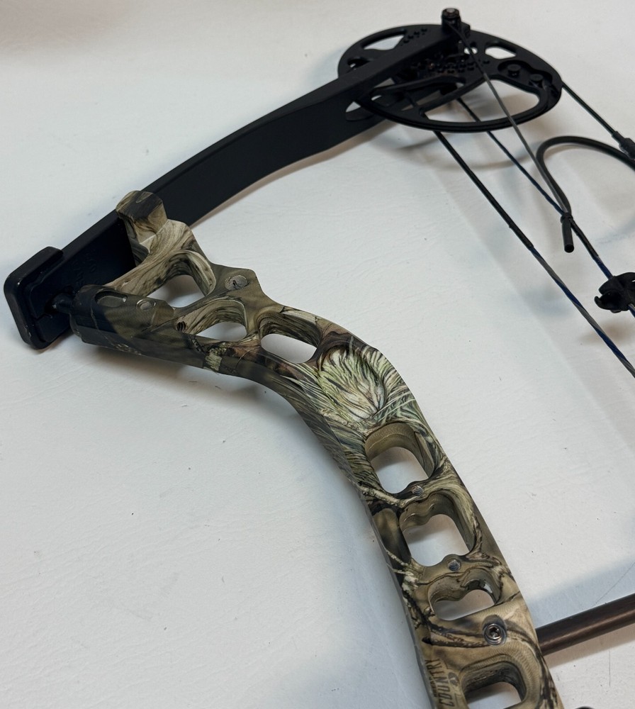 Diamond BowTech Infinite Edge Pro 5-70# 13-31in Compound Bow RH